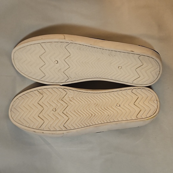 COPY - Isaac Mizrahi Womens Christmas Wreath Black Velvet Slip on Sneaker Sz 9,… - Picture 5 of 5